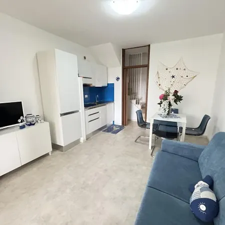 Modern Flat Near The With Pool Apartman Bibione