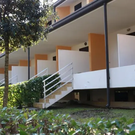 Modern Flat Near The With Pool Appartamento Bibione
