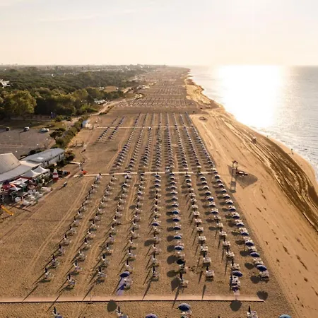 Modern Flat Near The With Pool Bibione