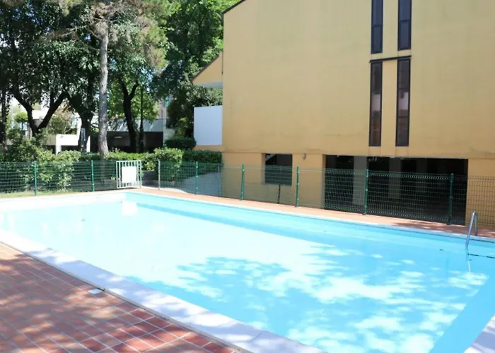 Modern Flat Near The With Pool Apartman Bibione