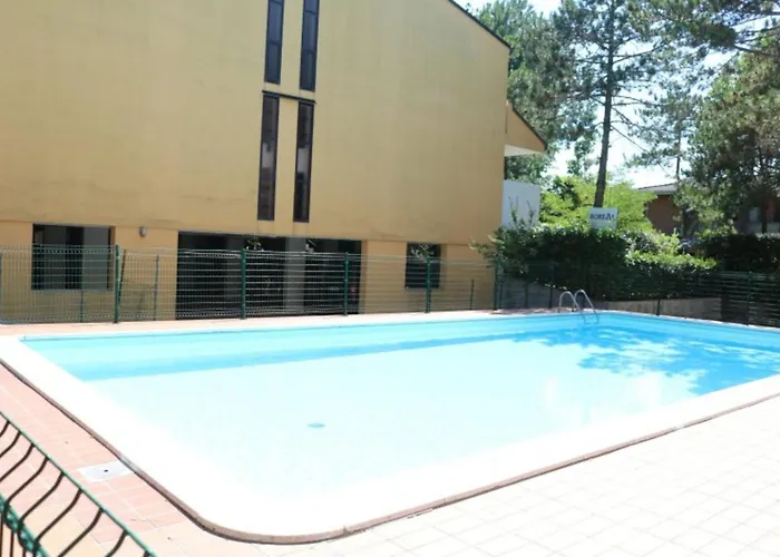 Modern Flat Near The With Pool *